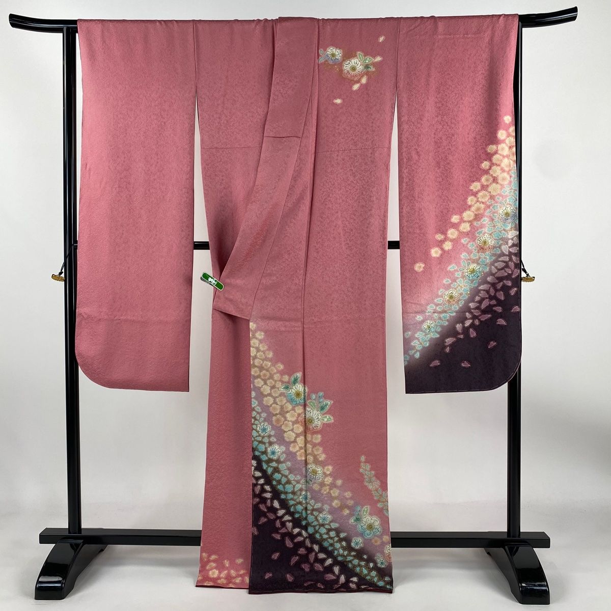 振袖 裄66 華やかな花柄 銀彩 素敵なデザイン 正絹 T-2047 振袖 金彩 裄66 着丈161 華やか 素敵なデザイン 正絹 AK-7829