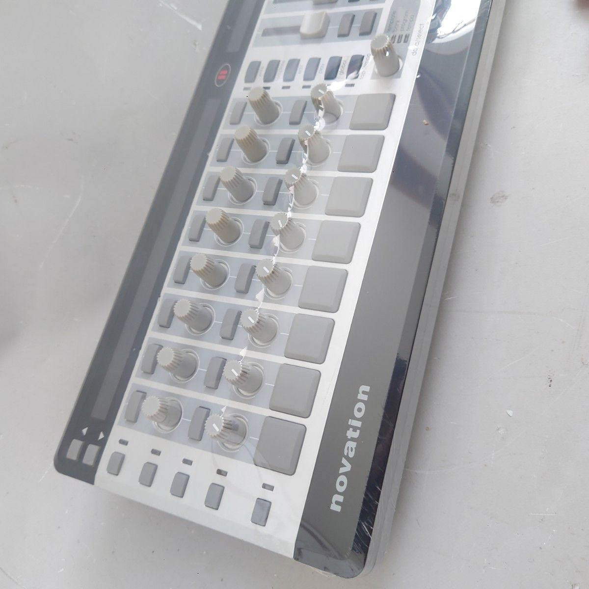 動作品 Novation