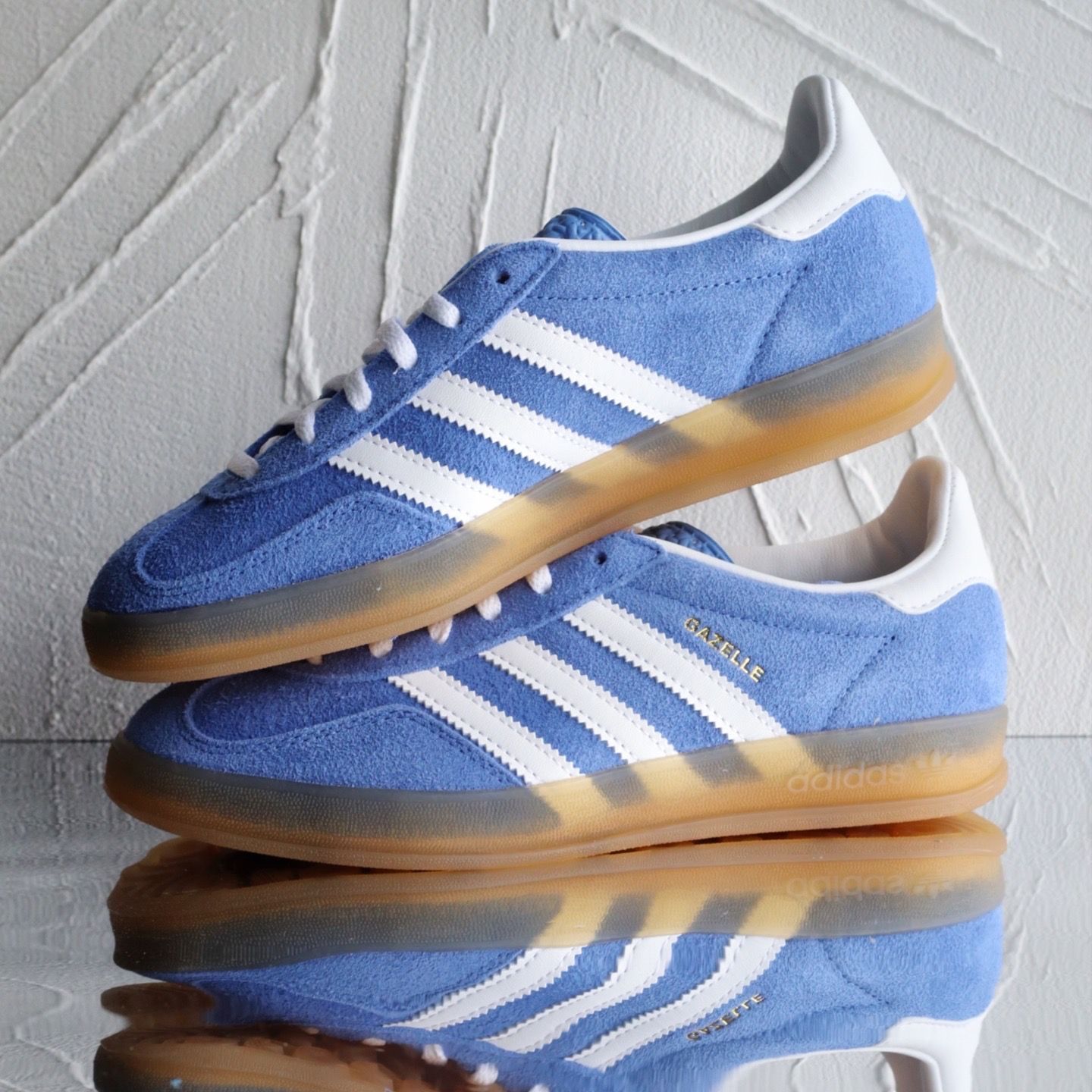 セール中】アディダス ガゼル インドア adidas W GAZELLE INDOOR ブルーフュージョン/フットウェアホワイト/ゴールドメタリック  HQ8717 - メルカリ