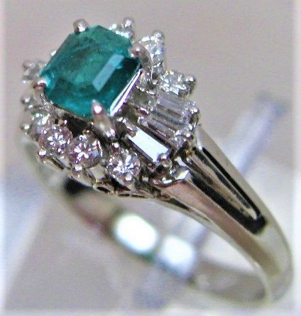 Pt900プラチナ リング指輪 エメラルド0.34ct ダイヤ0.23ct d-