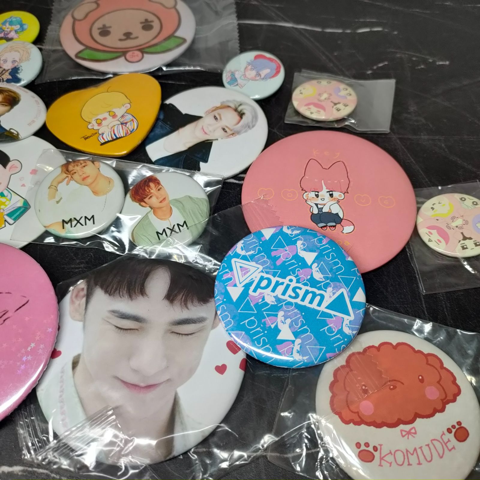 ⑫【新品・美品】缶バッジ バッジ 23個 まとめて 韓国 アイドル