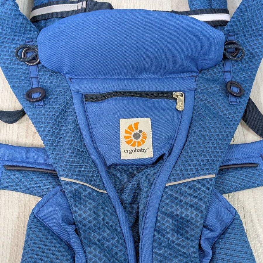 只今タイムセール中。 エルゴベビー 抱っこ紐 オムニブリーズ サファイヤブルー ergobaby OMNI breeze ポーチ 青