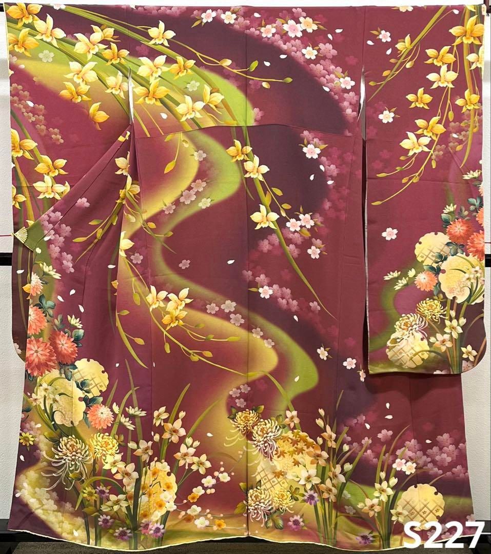 ❪6944❫   ✿  振袖   (正絹)  ✿  ガード加工済 振袖 四季の花々 個性的 ちりめん 正絹 ガード加工済 - メルカリ