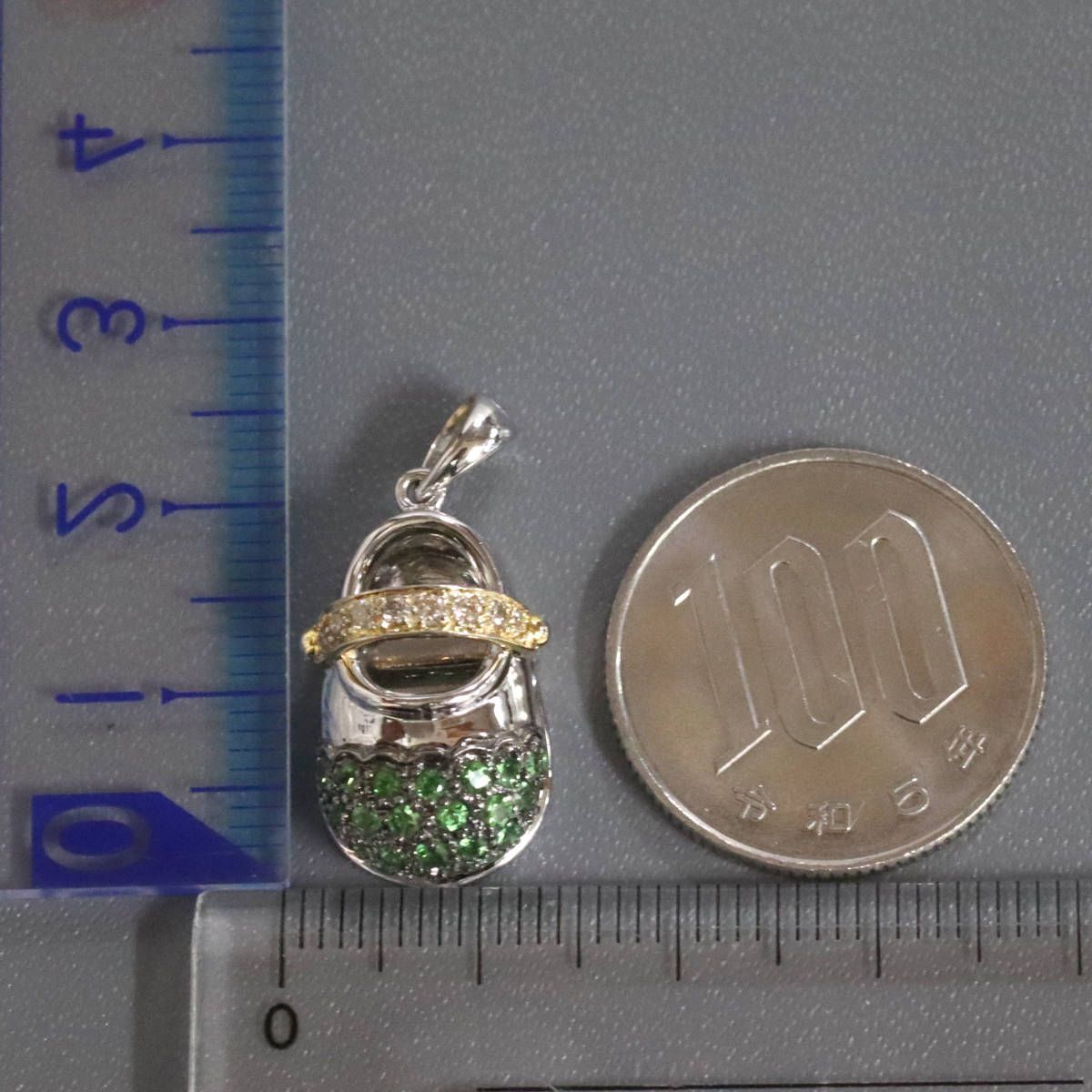 18K/750エメラルドダイヤモンドペンダントトップ 靴モチーフ E0.45 D0  