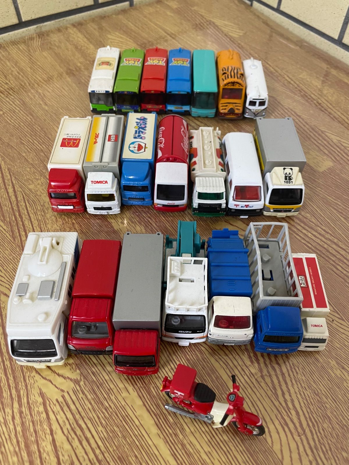 h4004 TOMICA はたらく車 トラック バス まとめ 大量 h4004 TOMICA はたらく車 トラック バス まとめ 大量 の通販 by