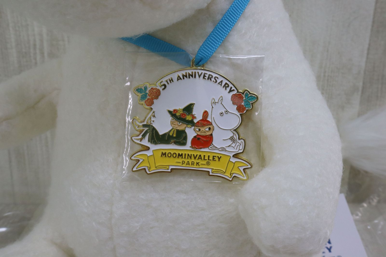ト萬】美品ムーミンバレーパーク限定品 5周年ぬいぐるみ タグ