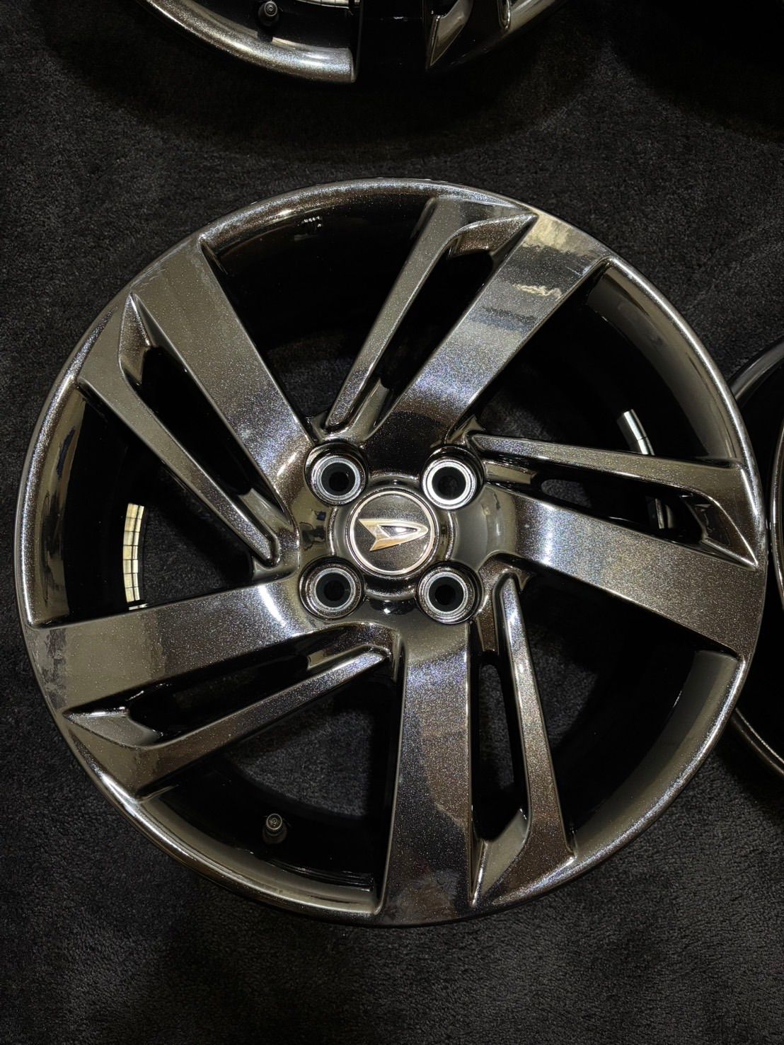 新車外しロッキー純正アルミホイール16インチ ☆新車外し品 ダイハツ ロッキー 純正 16インチ 6J +40 100 4H