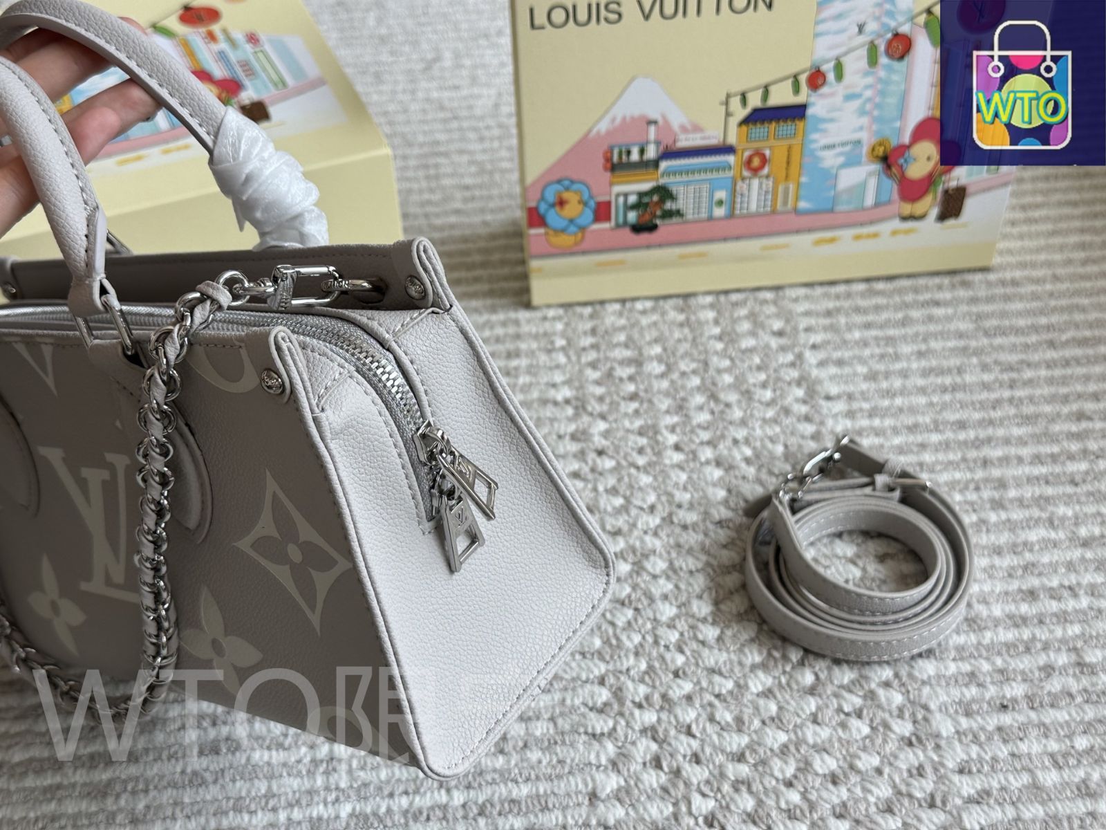 今日特価】Luxury Foldable Gift Box Edition Lv Onthego