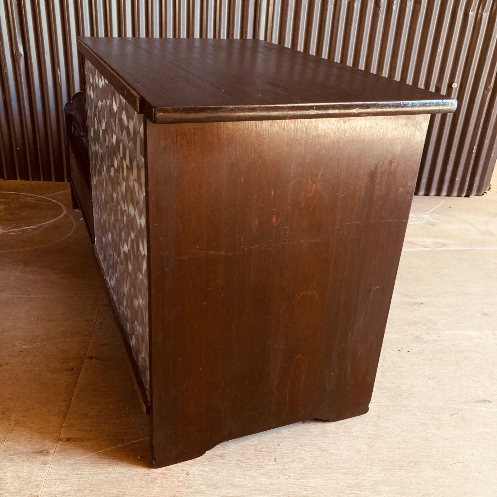 ちょっと中国風な感じもする 飾り棚