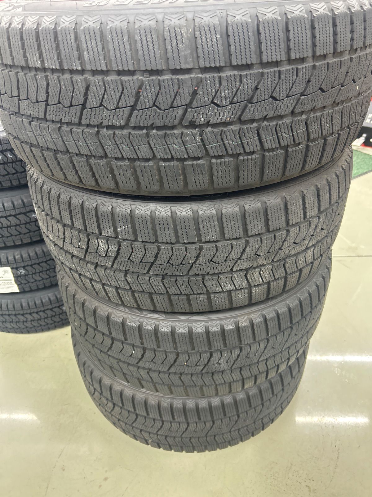 スタッドレス 冬 タイヤ 215 45R18 TOYO