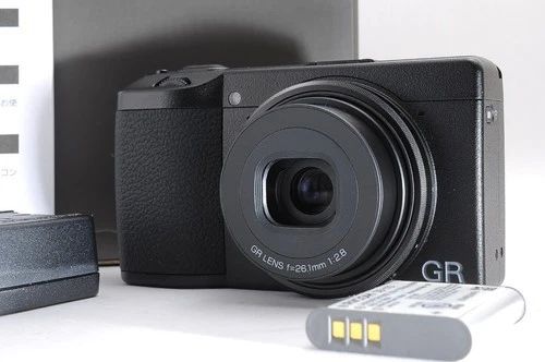 初代 RICOH GR DIGITAL 【美品】 ショット数1200枚程度 令和6年にGR DIGITAL (初代)を楽しむ｜たくえぬ