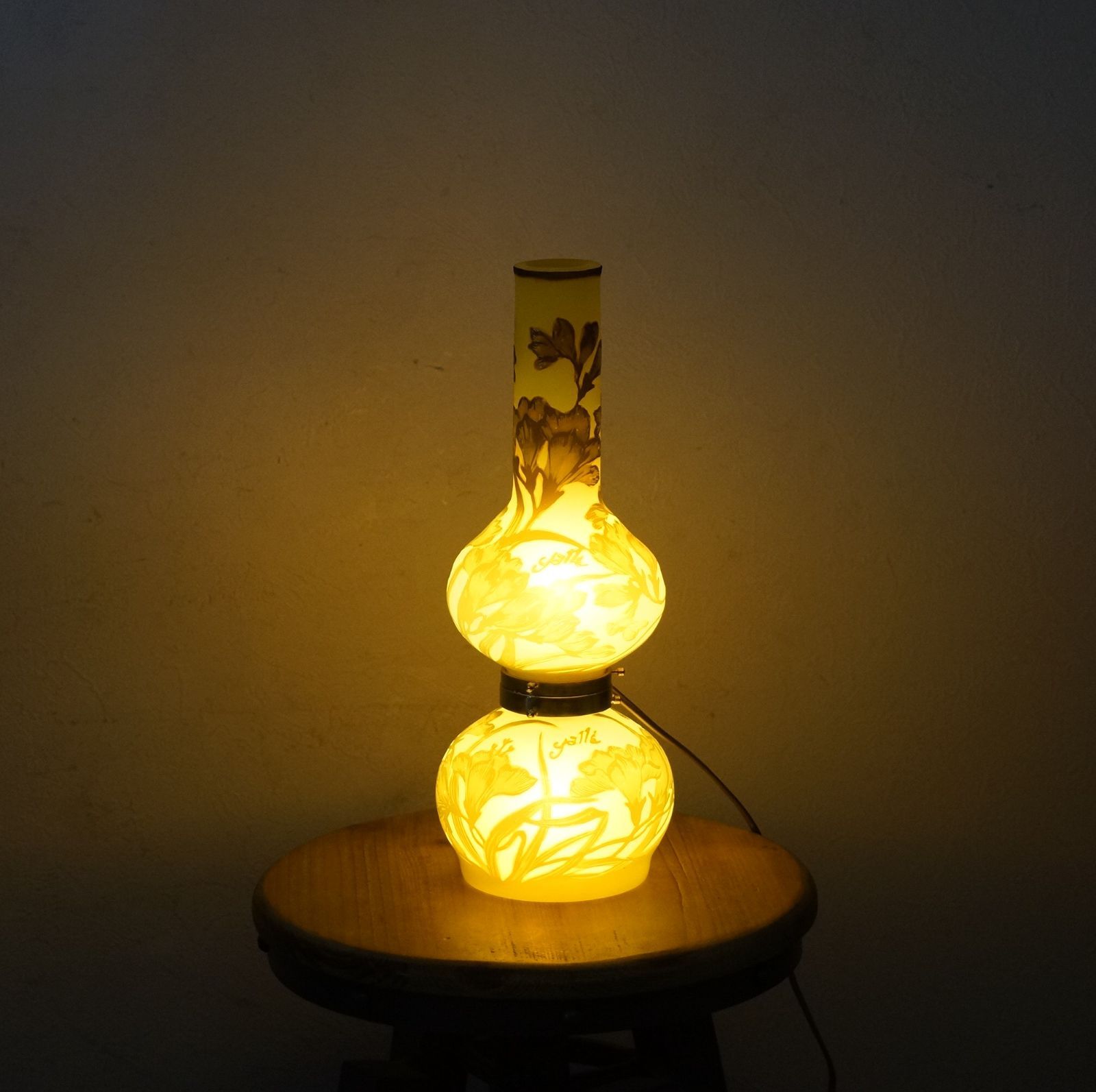 【証明書】　エミールガレ２灯　カメオ彫り　被せガラス　フロア照明　ナイトスタンド 証明書】 エミールガレ2灯 カメオ彫り 被せガラス フロア照明