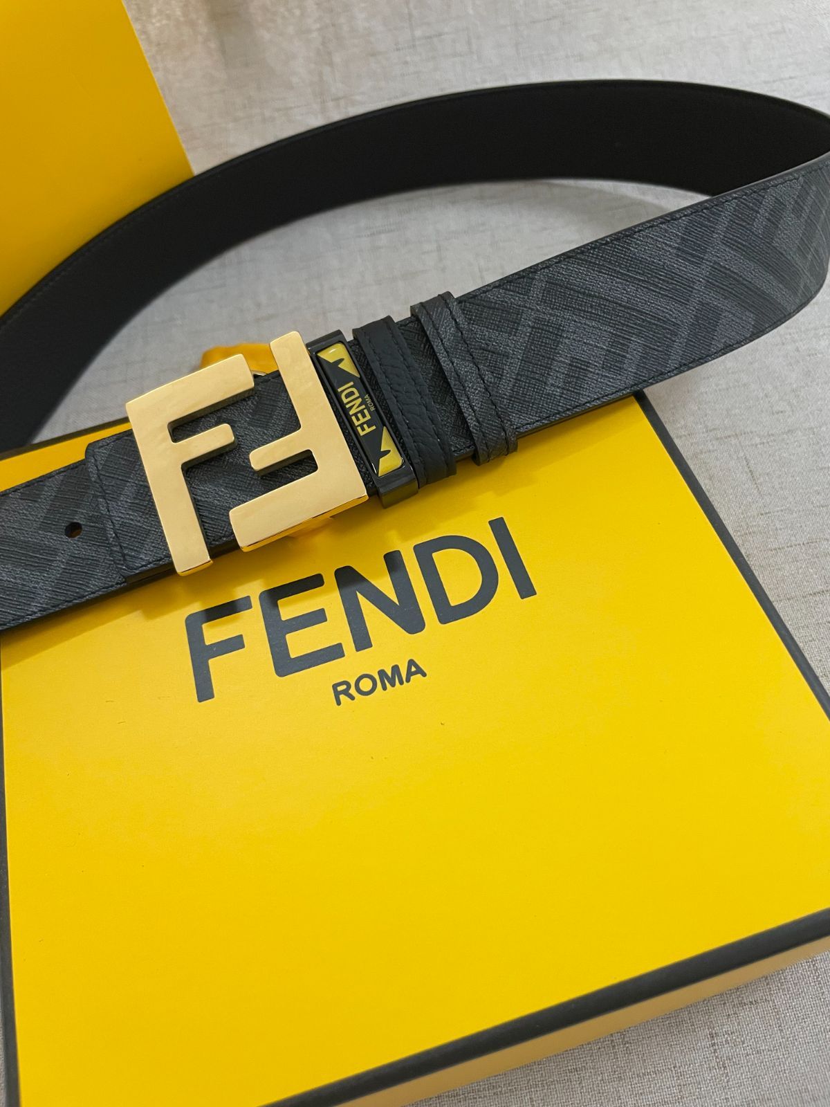 人気品FENDI フェンディ モンスター ベルト 幅4CM - メルカリ