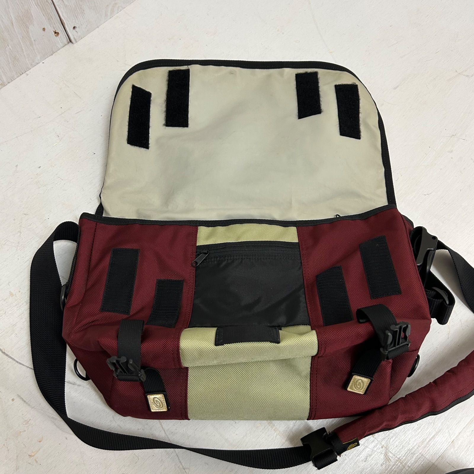 .*p様 美品！Timbuk2 メッセンジャーバック？ショルダーバッグ？ TIMBUK2 メッセンジャーバック ショルダーバッグ グリーン 赤 M
