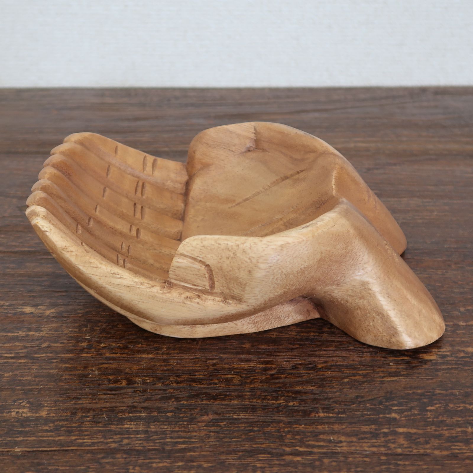 手の形をした木彫りのハンドトレイ 両手 ハンドトレー 釣り銭