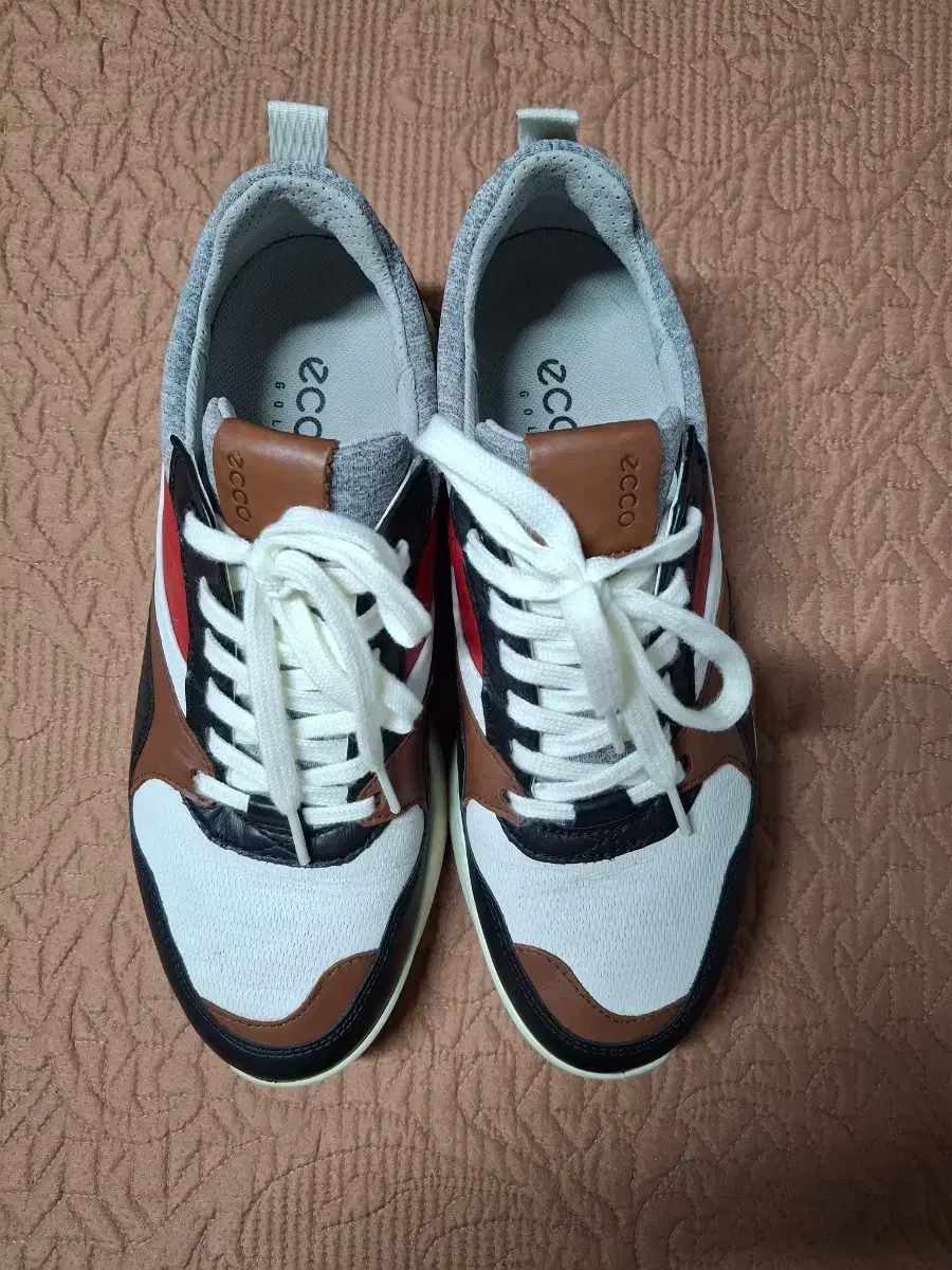 ゴルフシューズ