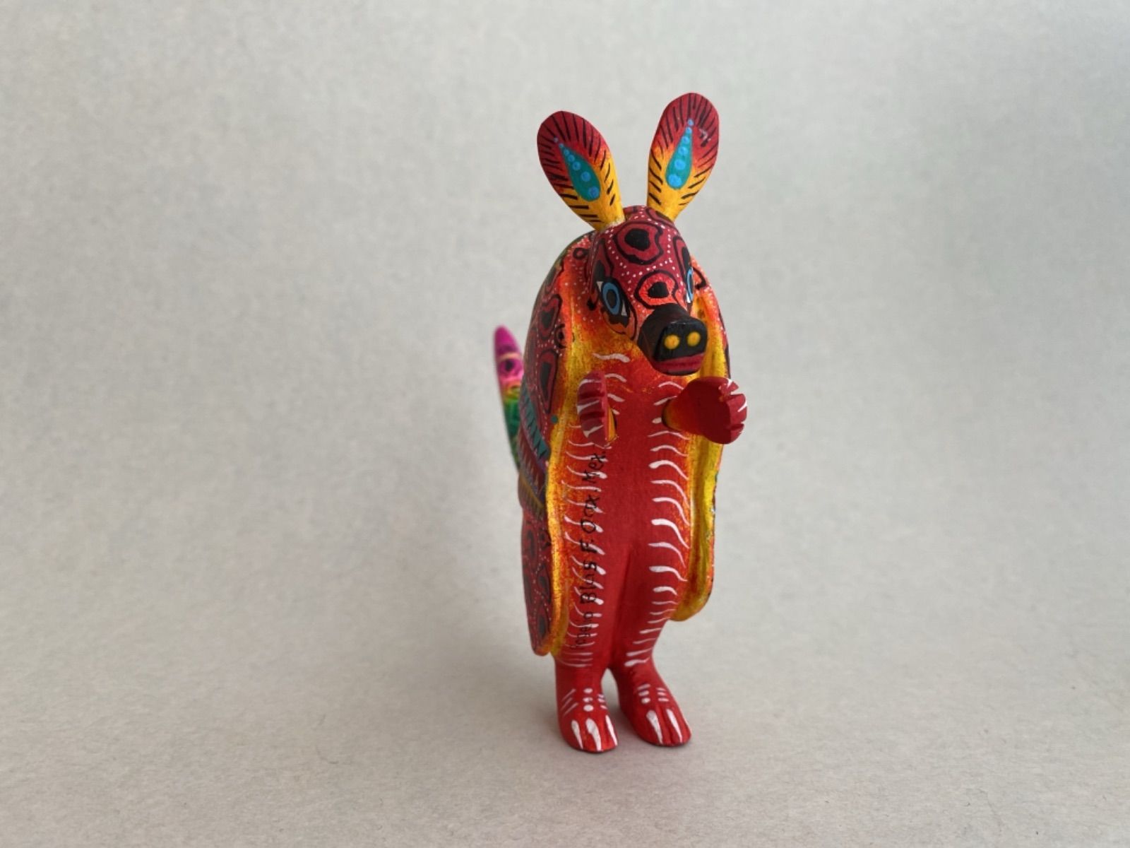 アレブリヘス メキシコ工芸品【二本足のアルマジロ】 - メルカリ