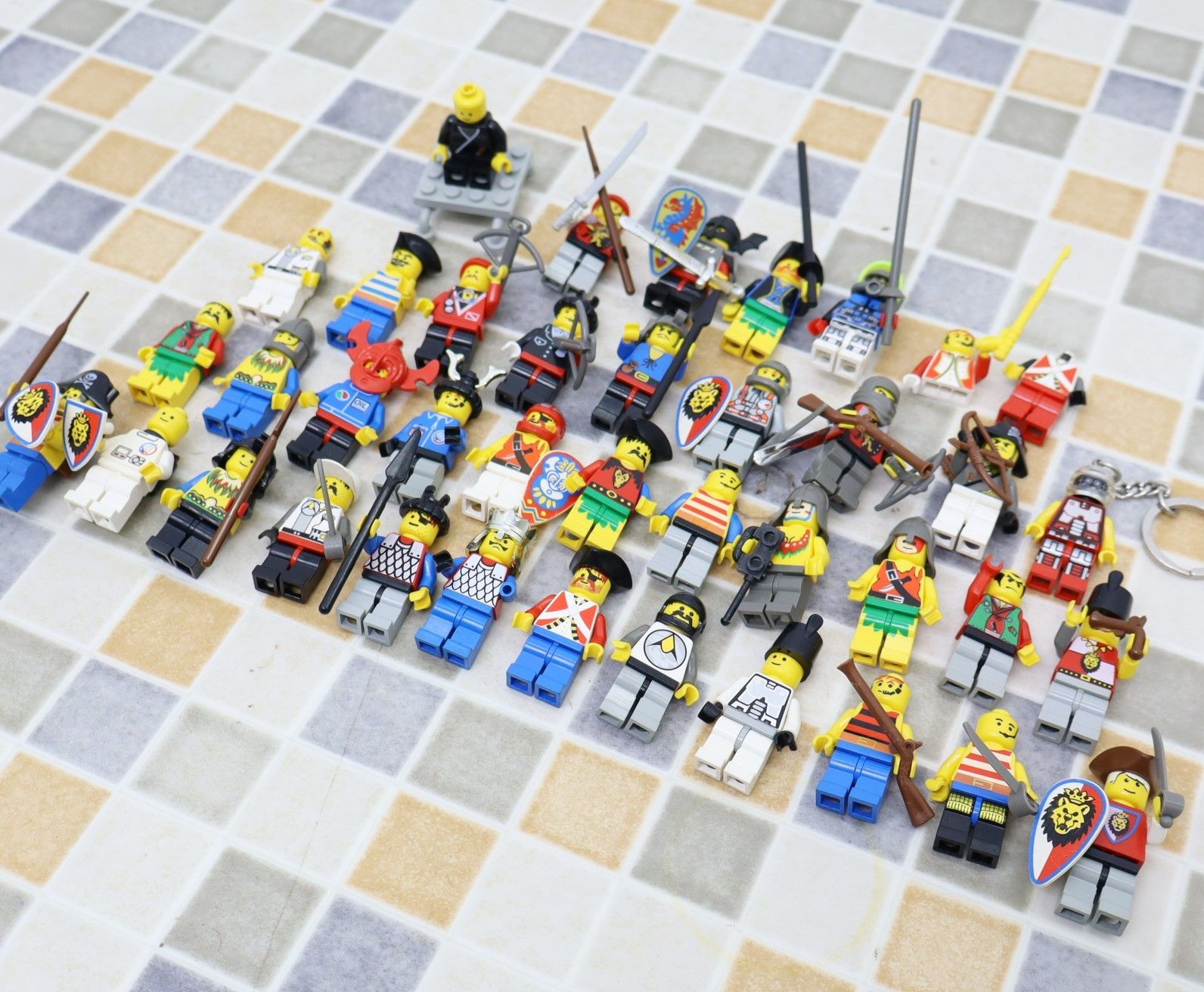 ∨ ｜39体まとめ ミニフィグ ｜LEGO レゴ ｜ブロック バラパーツ ジャンク扱い 部品 JUNK□O3314 - メルカリ