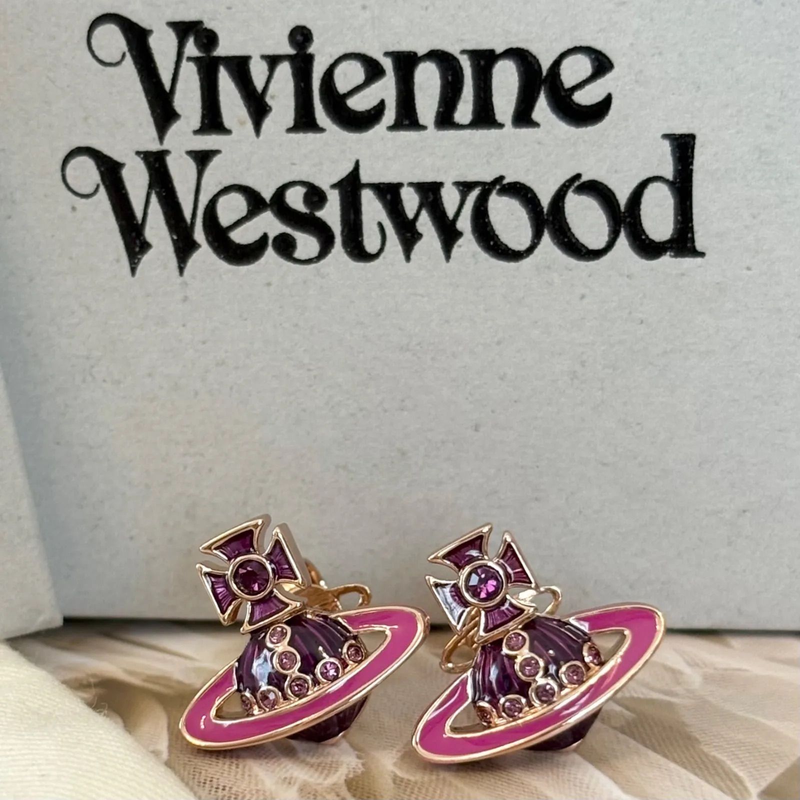 Vivienne Westwood 土星モチーフ イヤリング ☆Vivienne Westwood ☆土星モチーフ イヤリング - メルカリ