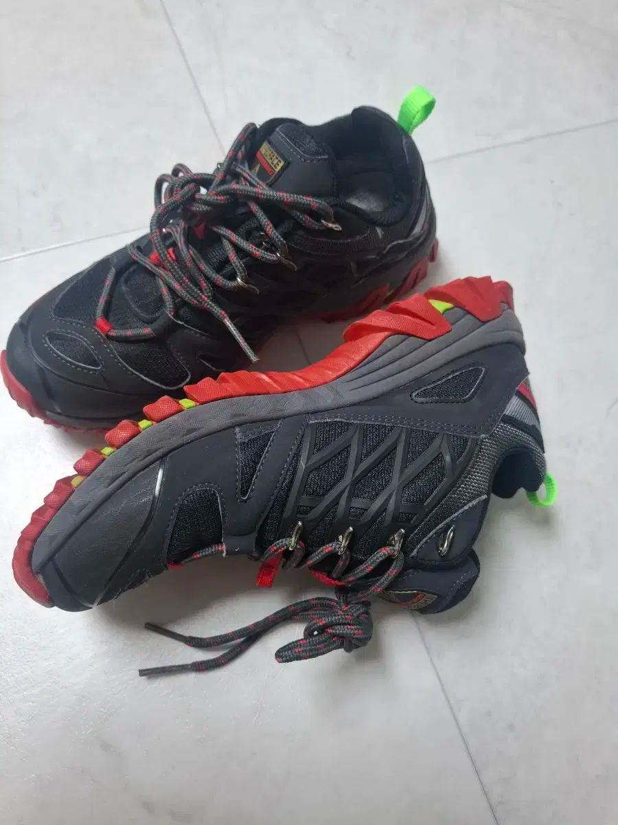レッドフェイス 登山靴