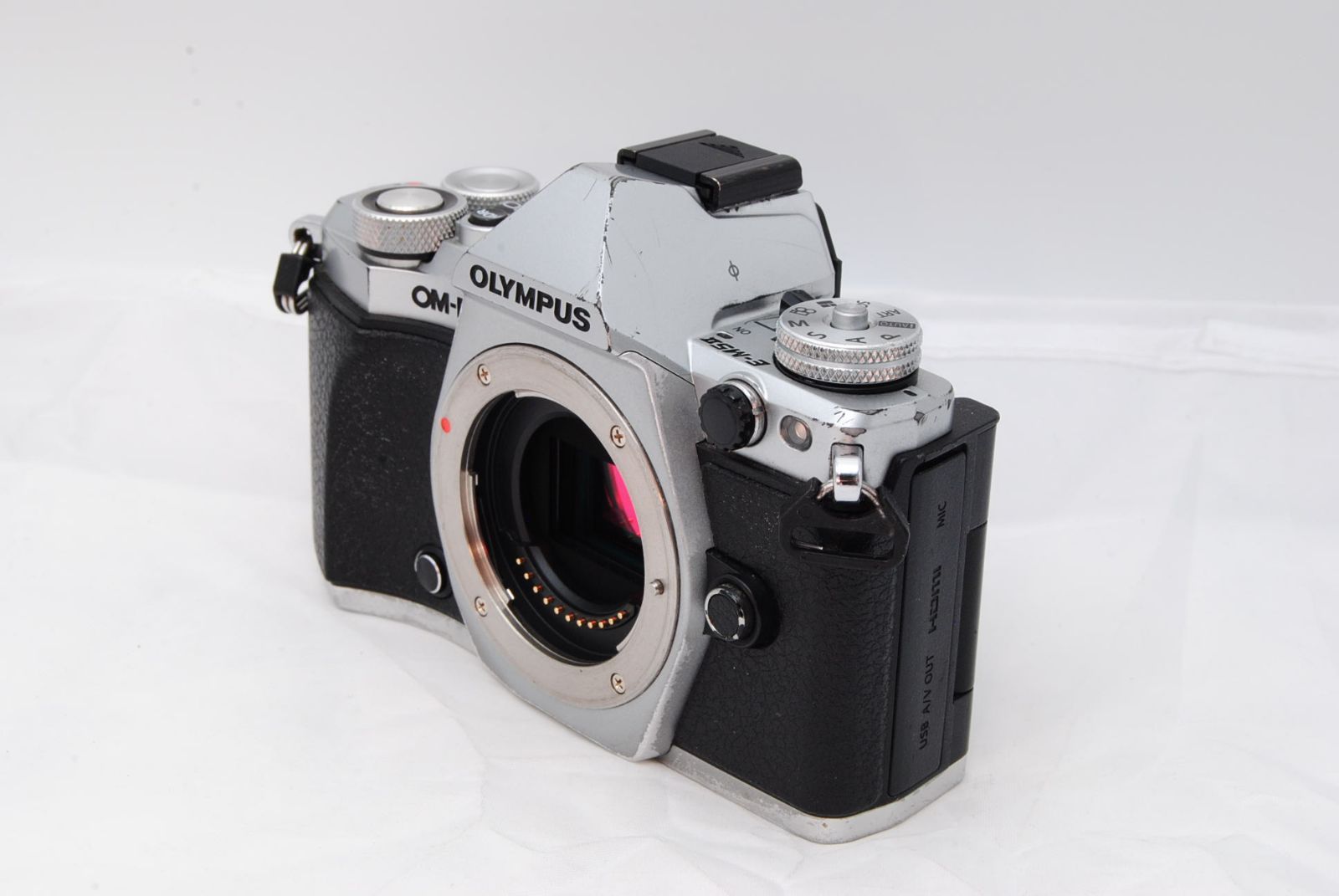 OLYMPUS OM D E M 5 MarkII ボディー シルバー ミラーレス一眼カメラ SLV
