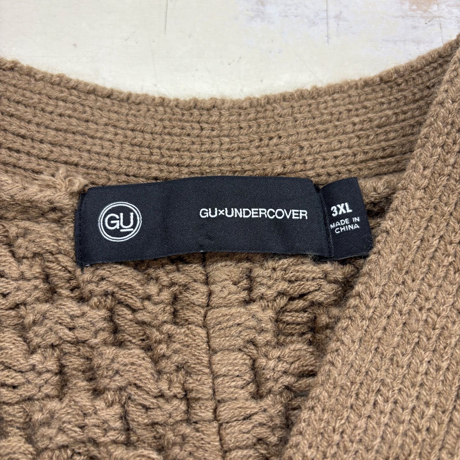 70. GU × UNDERCOVER ケーブルニット カーディガン 351-352385