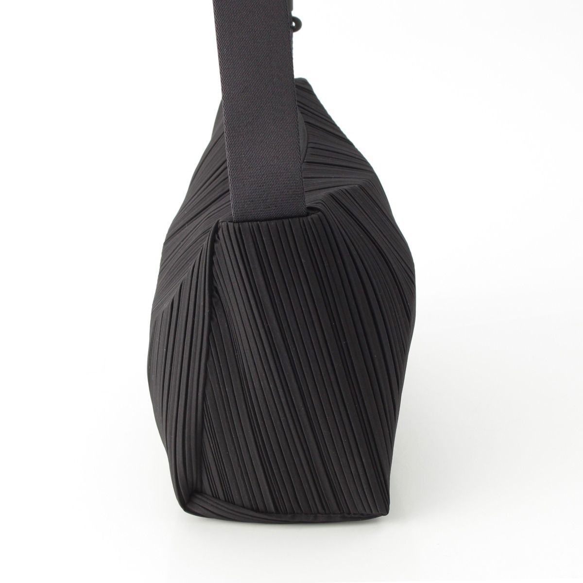 【美品】イッセイミヤケ プリーツプリーズ ショルダーバッグ ナイロン PLEATS PLEASE ISSEY MIYAKE - プリーツプリーズ ワンショルダー