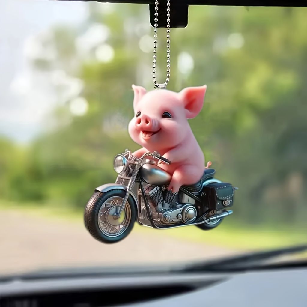 吊り下げ キーホルダー 豚 バイクに乗るぶた オートバイ 2D アクリル 8cm かわいい バックミラー 車内アクセサリー おしゃれ おすすめ t799