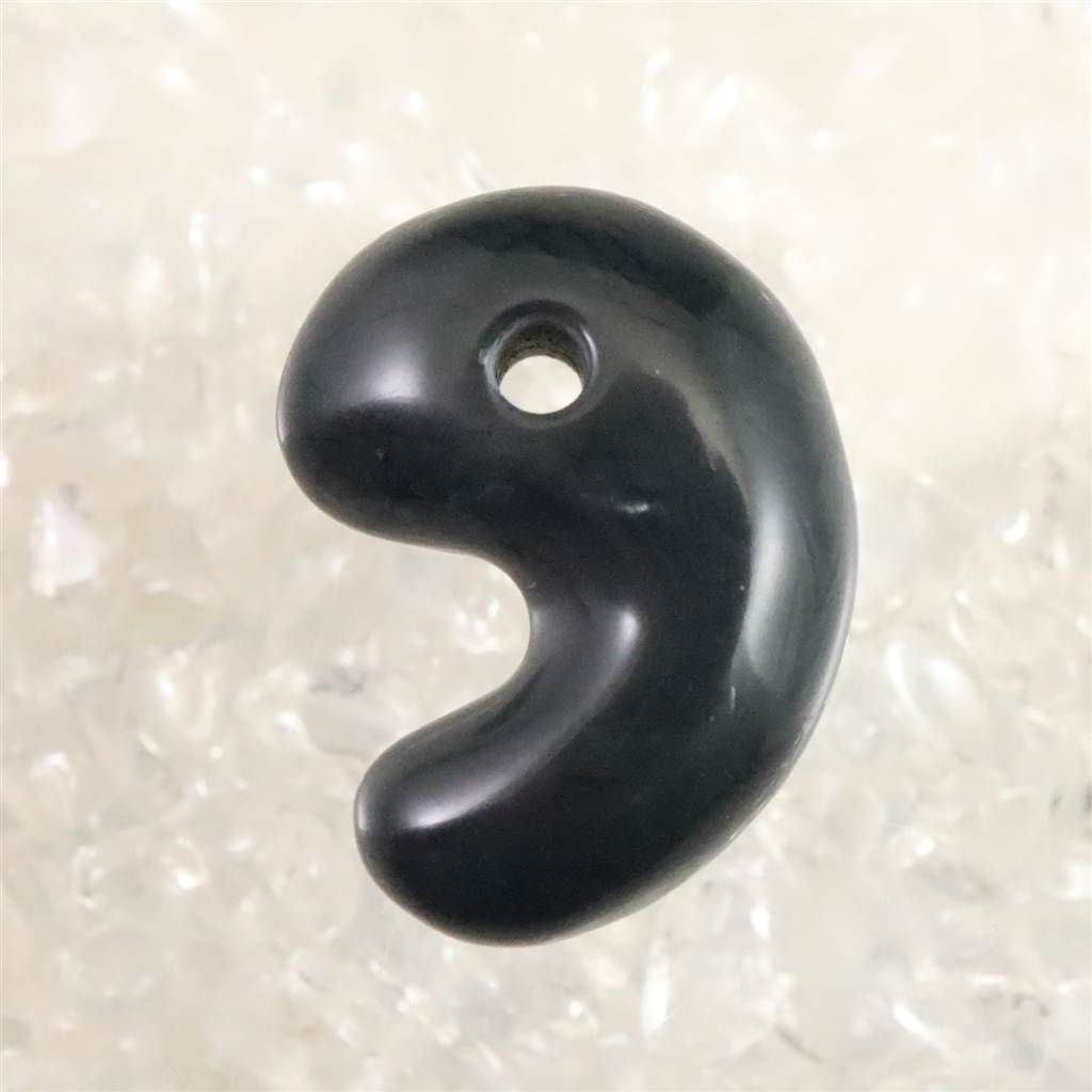 神居古潭石 （カムイ・コタン） 22mm 勾玉 証明書付 5.1g 【榎本