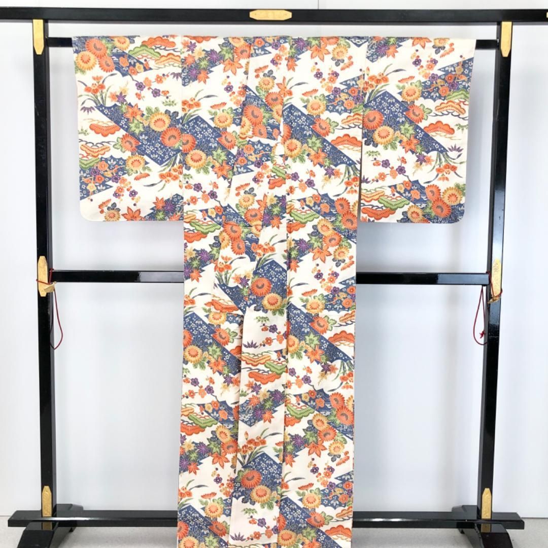 小紋 型染 松皮菱に花模様 練色 しつけ糸 K-5010 小紋 型染 松皮菱に花模様 練色 しつけ糸 K-5010 - メルカリ