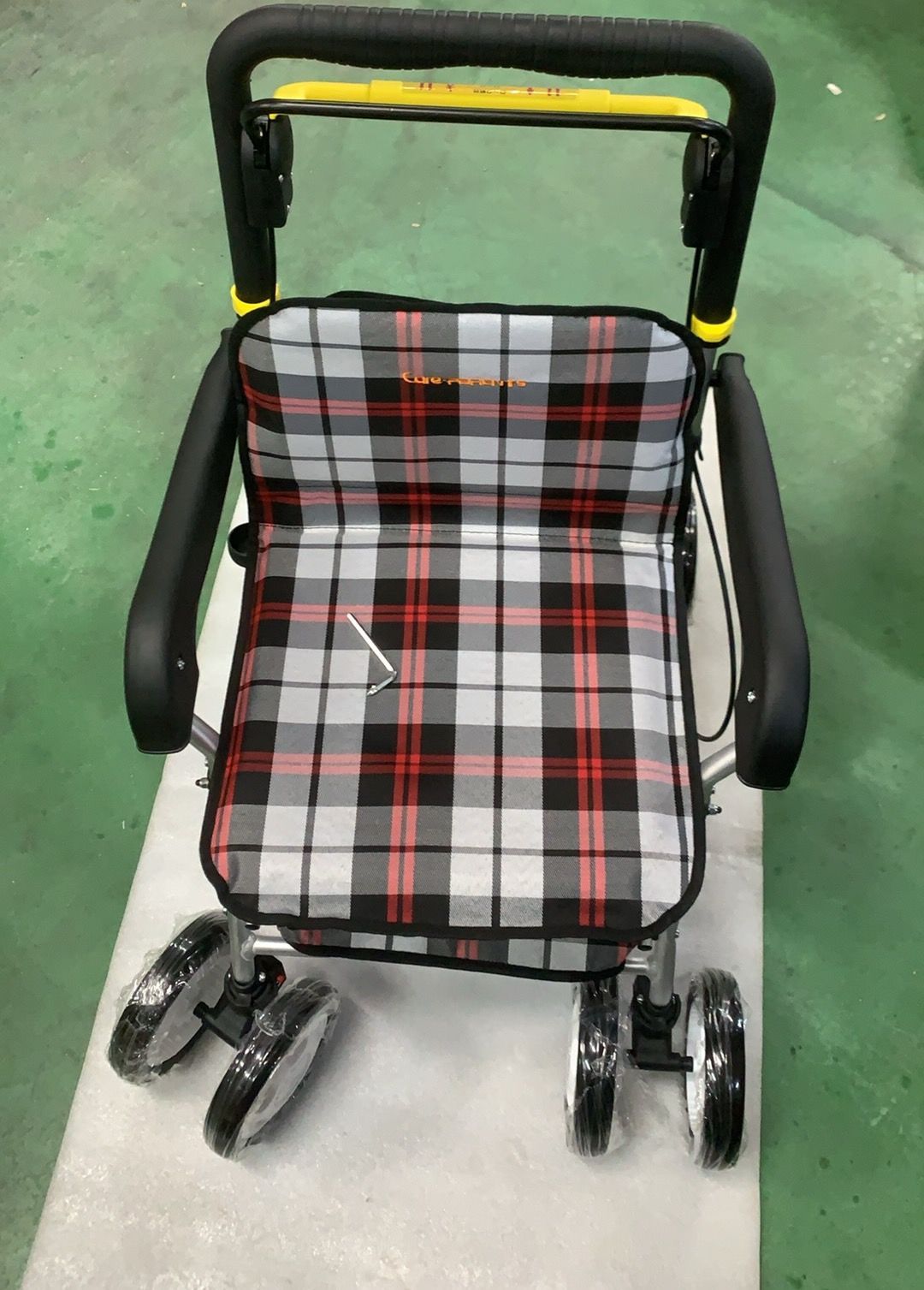 Care-parents ☆1台3役 歩行器 ・シルバーカー・簡易車椅子 ケア