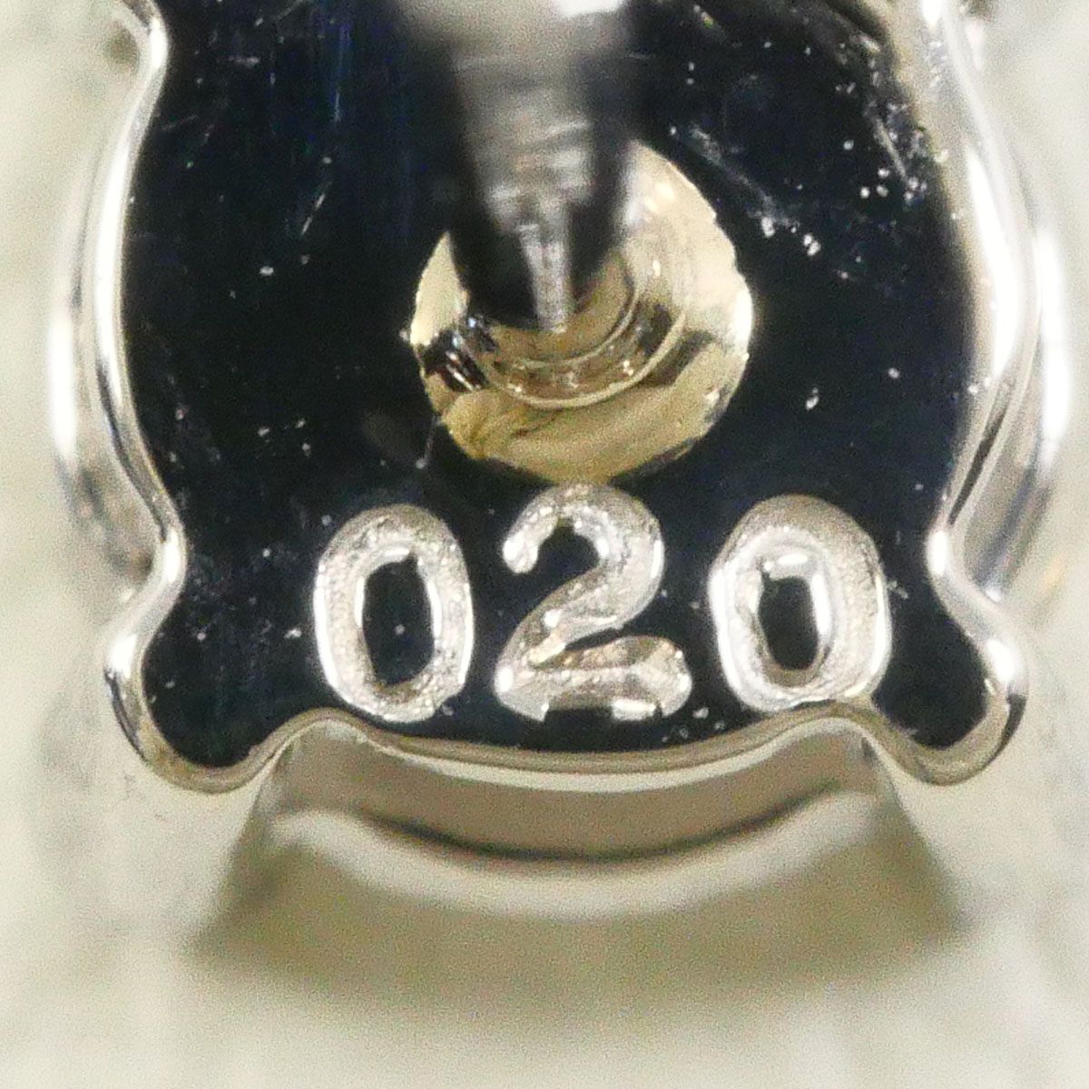 プラチナ ピアス