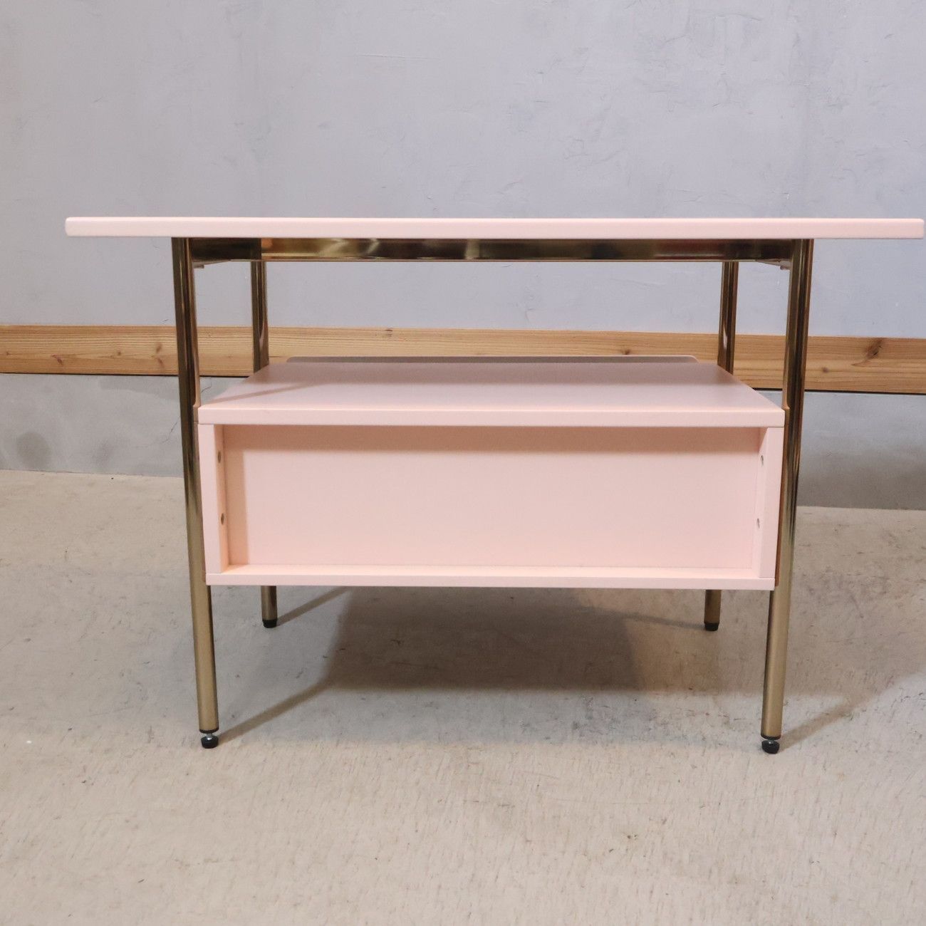 Francfranc(フランフラン)よりフェミニンな雰囲気のプティ テレビ