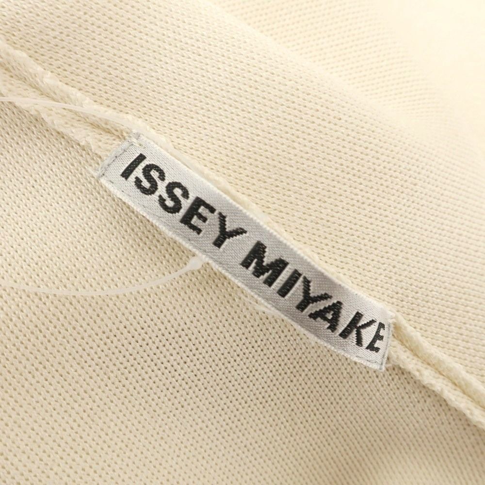美品　イッセイミヤケ　ISSEY MIYAKE サマーセーター　半袖　ニット　白 中古】イッセイミヤケ ISSEY MIYAKE 2025年春夏 クルーネック