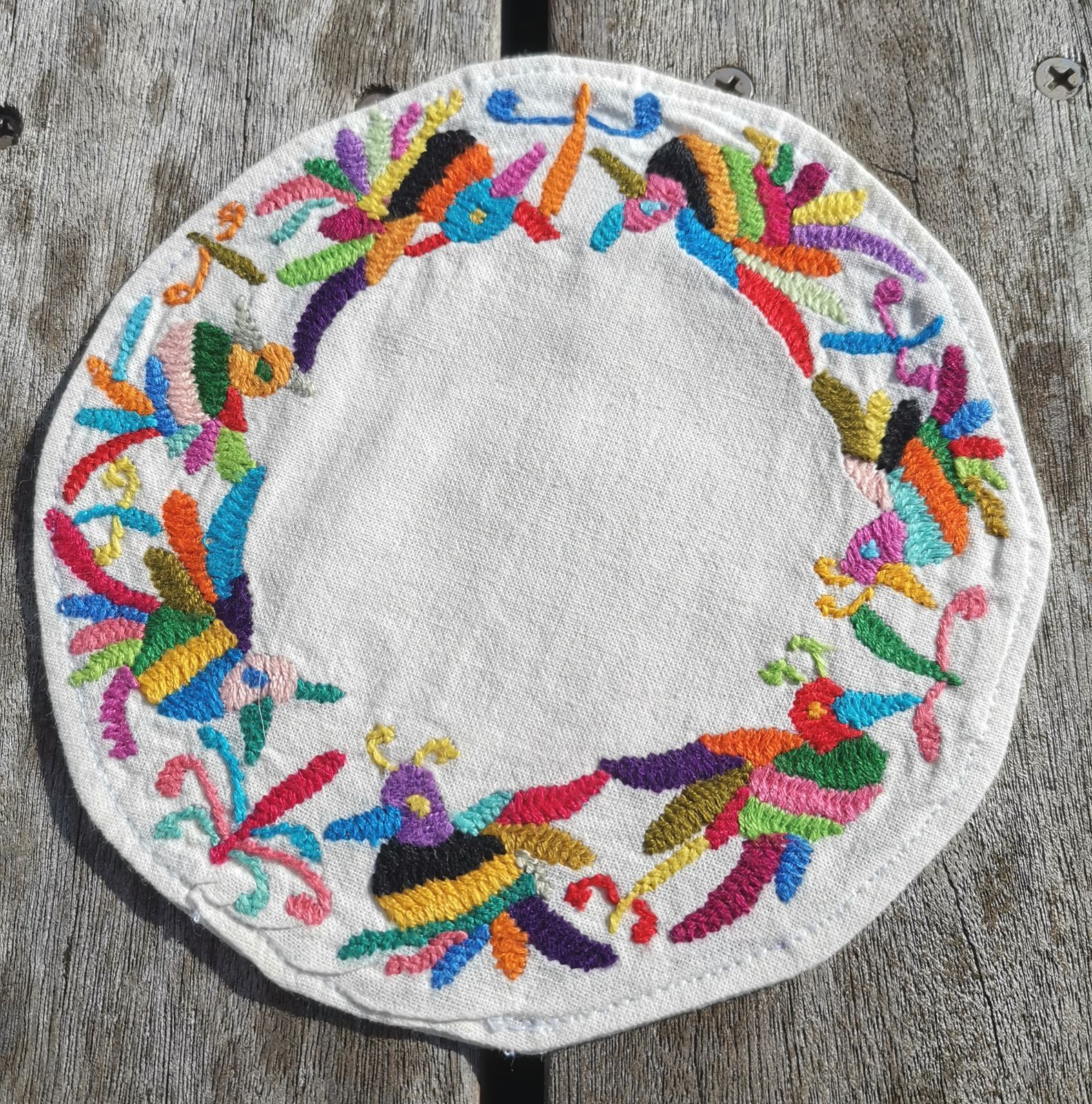 オトミ刺繍《鳥たちの輪8》 - メルカリ