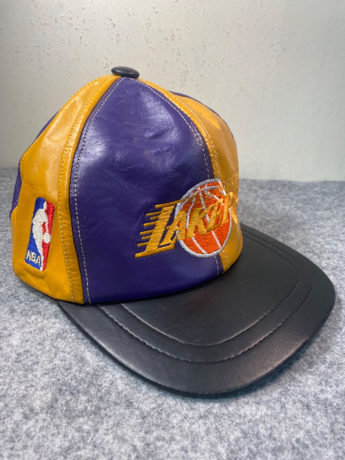 当季大流行 新品、未使用 1990s NBA LAKERS バスケ レザーキャップ