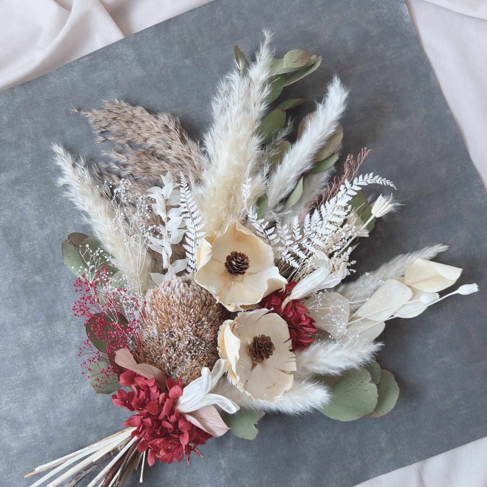 ウェディングバンクシア&ココフラワーred natural bouquet