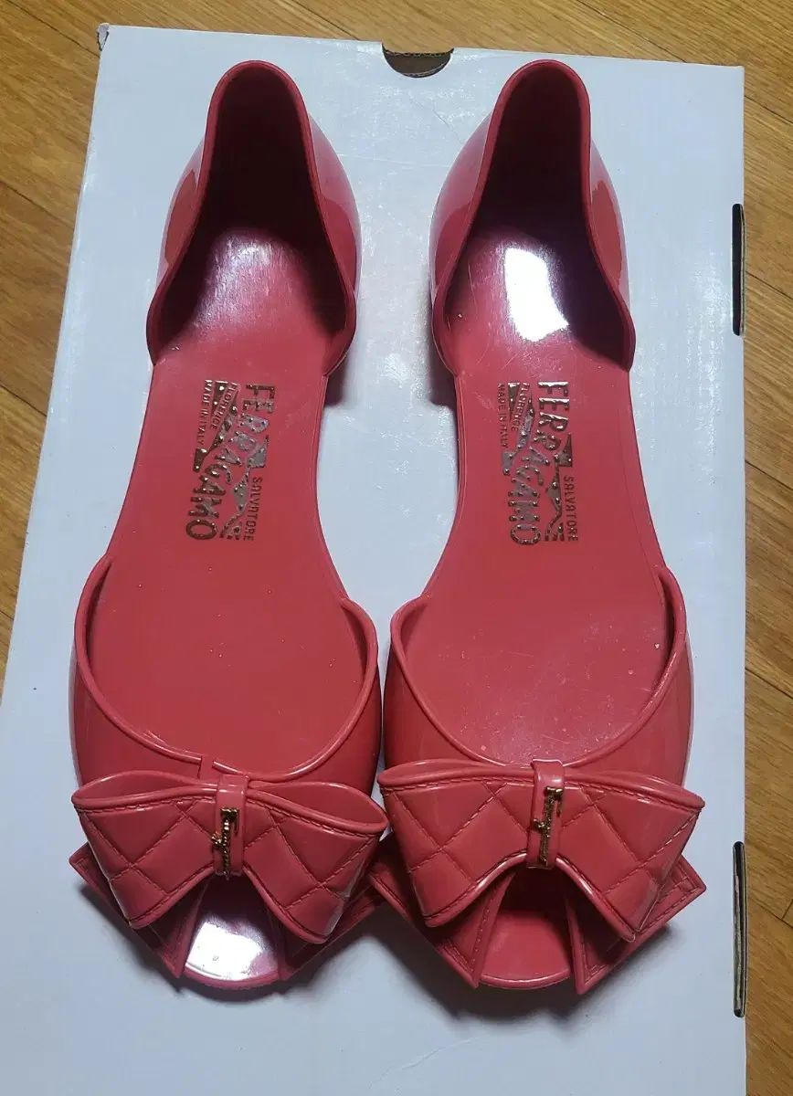 FERRAGAMO フェラガモ ゼリーシューズ