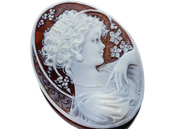 ジュエリー ラファエレ ペルニーチェ作 妖艶な女性像 シェルカメオルース 55.5ｍｍ×41.3ｍｍ a2750o