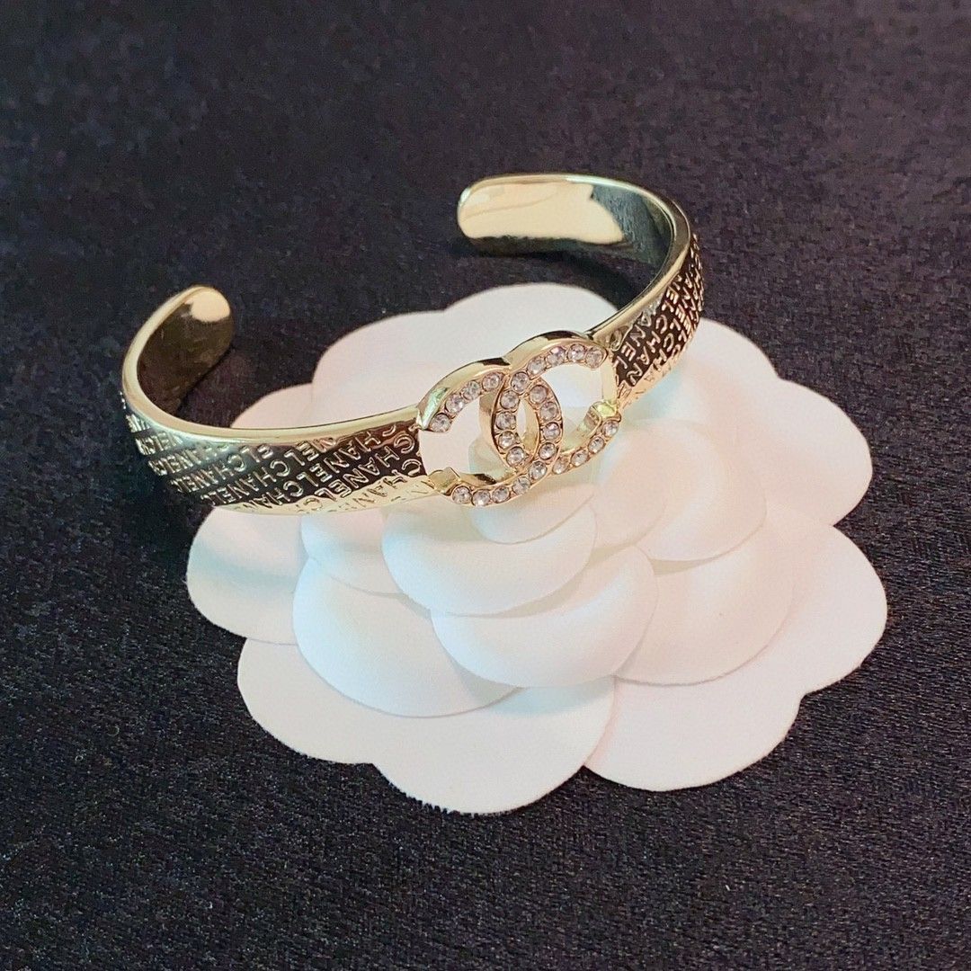 【すぐ発送可能♡】CHANEL バングル CHANEL（ビジュー ・ ブレスレット/バングル）のフリマアイテム一覧