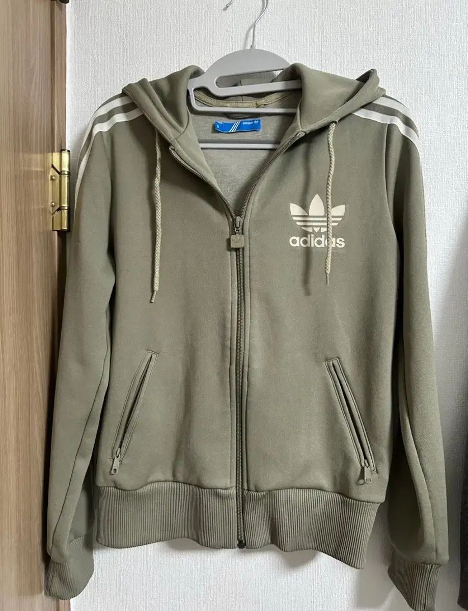 adidas アディダス ライトカーキジャージ 抹茶ジャージ ジップアップパーカー フード付き