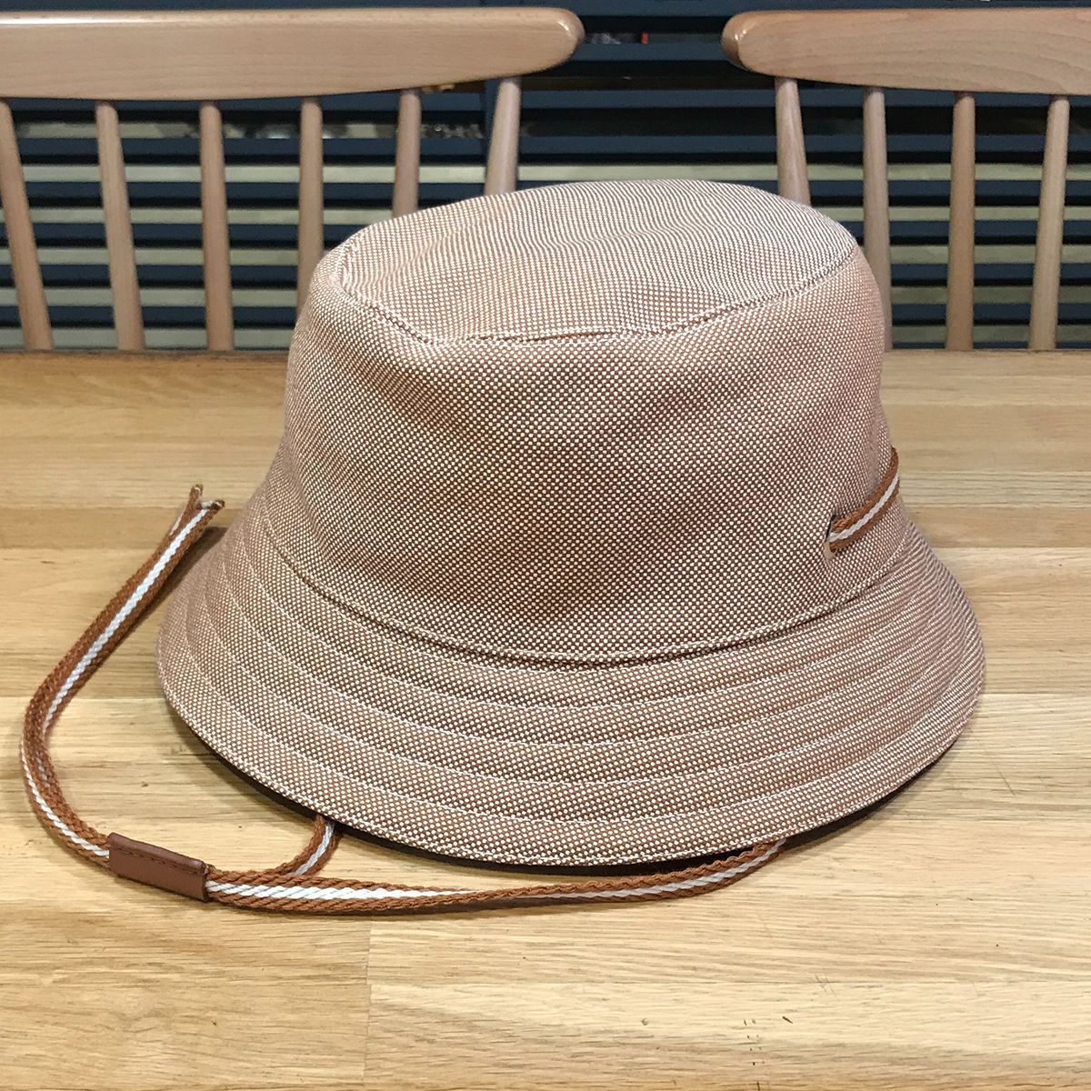 新品同様 エルメス バケットハット ハーパープレーンエア キャメル 56 新品同様 エルメス バケットハット ハーパープレーンエア キャメル 56