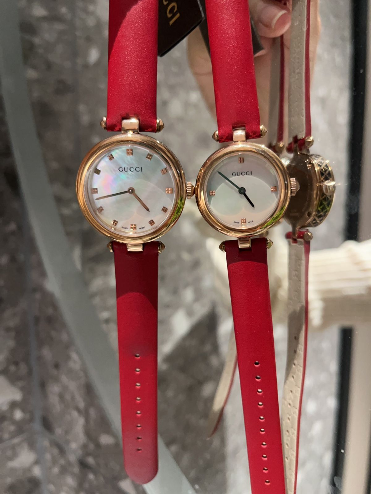 GUCCI アナログ時計 赤⭐️本体のみ GUCCI SYNC（グッチ シンク）話題の赤い時計|グッチ(GUCCI)|海外