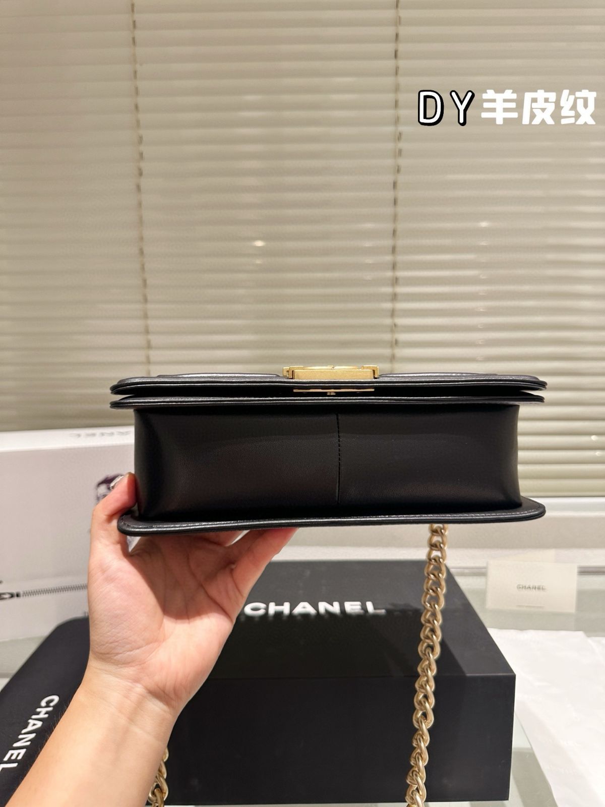 leboy miniミニショルダーバッグ 今日特価】CHANEL 23A Leboy ミニ ライチレザー 萎格紋 金扣