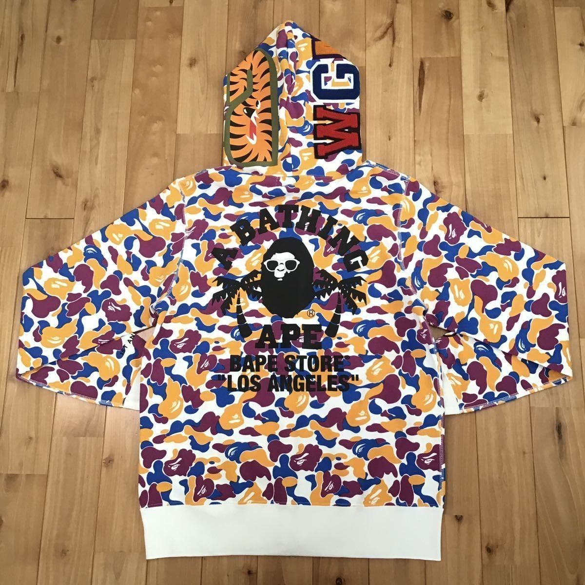 LA限定 シャークパーカー BAPE ベイプ ape 000000008217