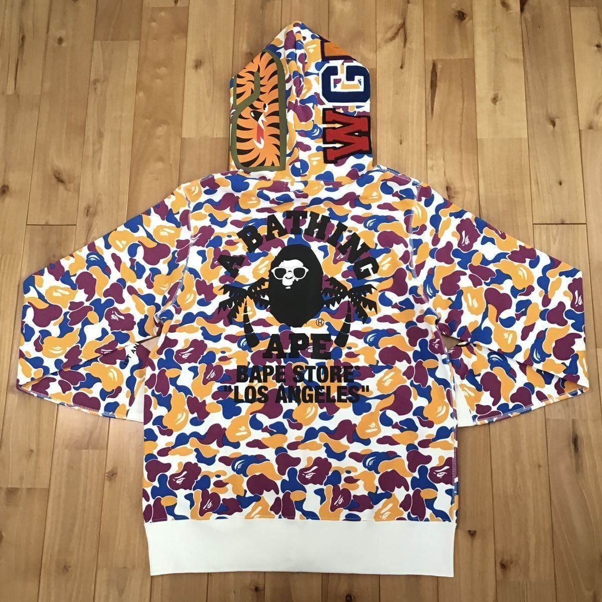 LA限定 シャークパーカー BAPE ベイプ ape 000000008217 - メルカリ