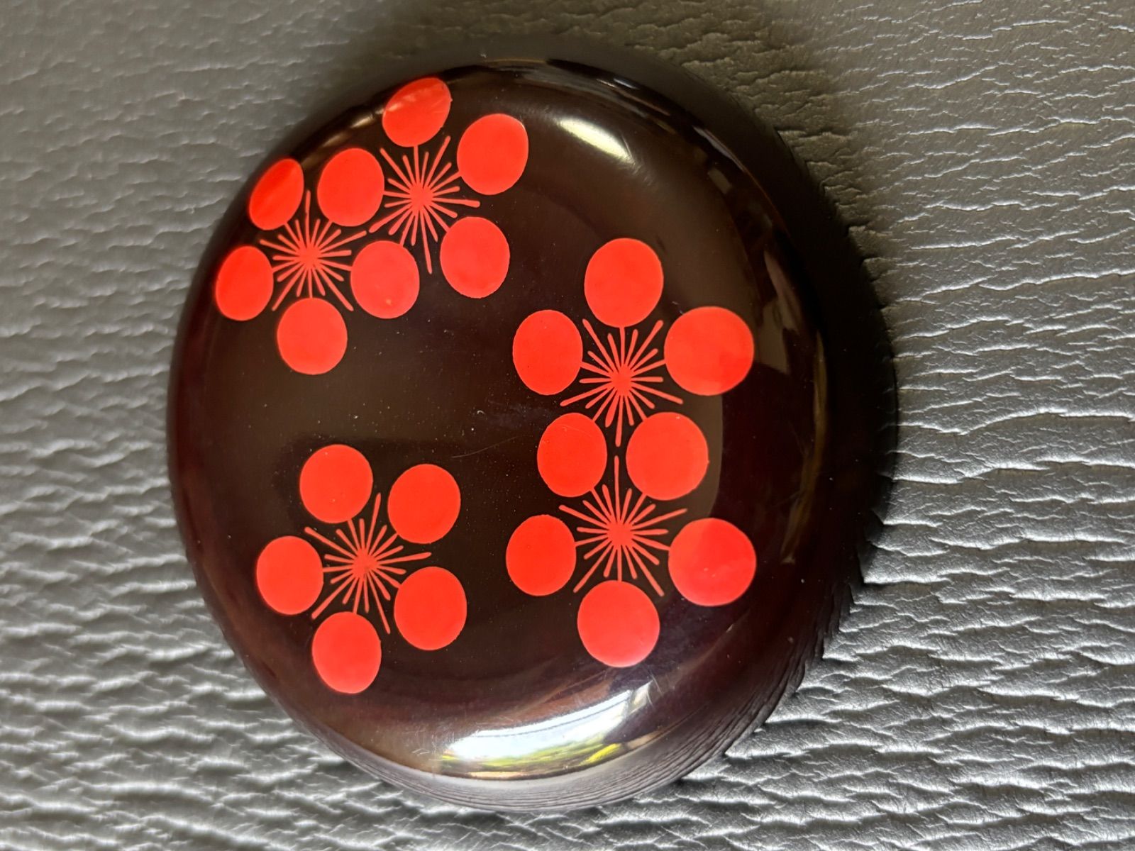美品！ 哲工房 造 梅花解香合 共箱 千家十職 中村宗哲 茶道具 希少品 香合 宗哲作 花押 丸形朱梅絵 共箱 千家十職 中村宗哲 (k70801