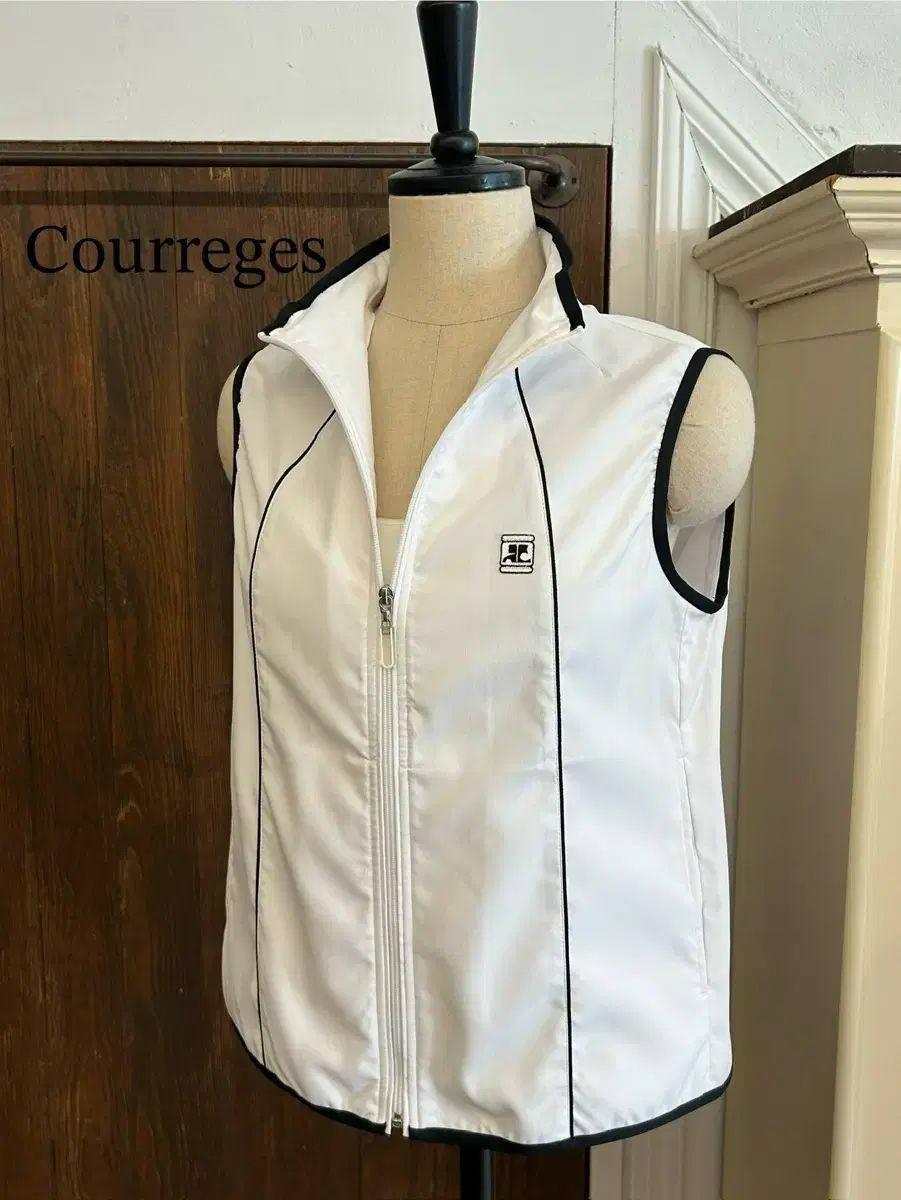 Courreges クレージュ 白 ベスト