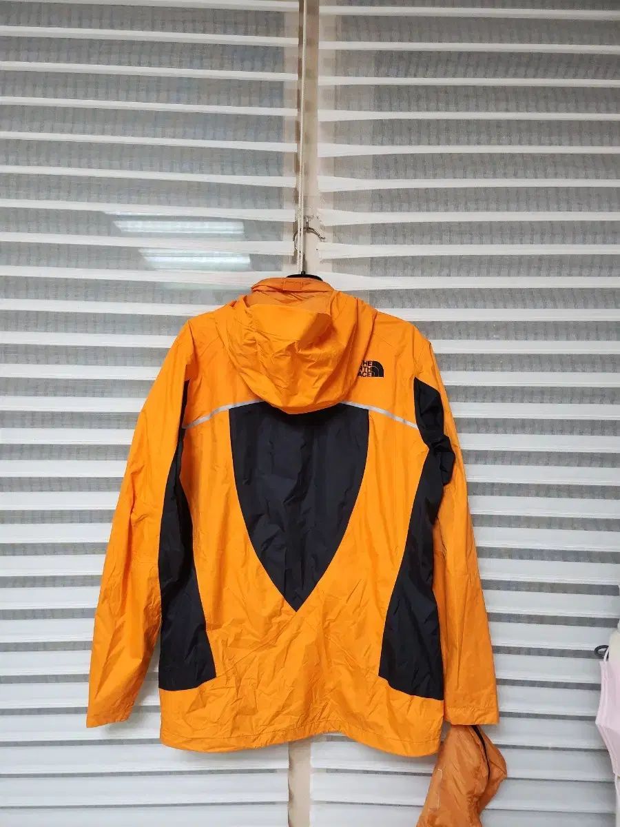 ウィンドブレーカー ジャケット