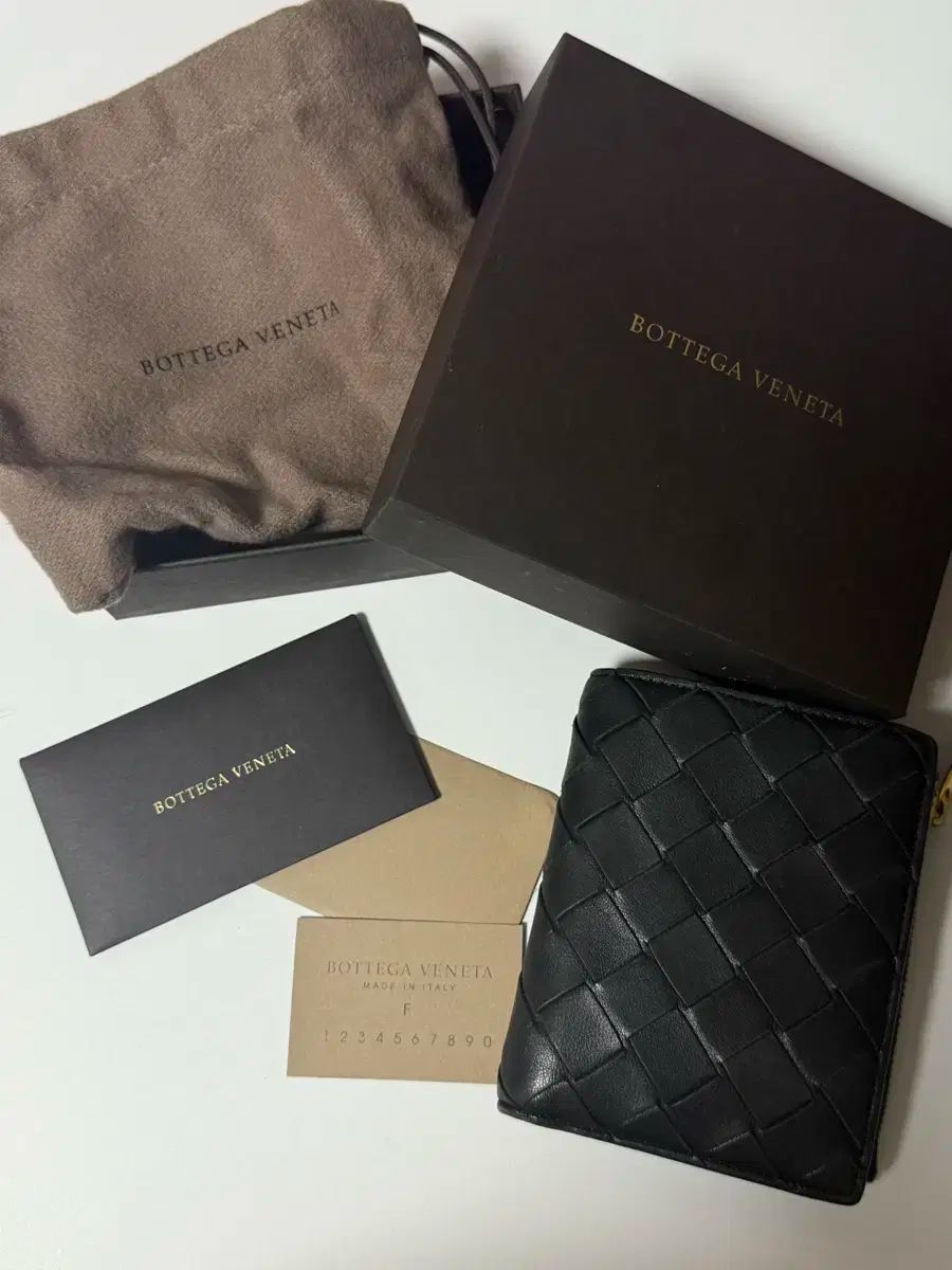 Bottega Veneta ボッテガヴェネタ 二つ折り財布 付属品完備 状態 A グレード